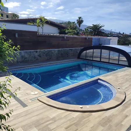 Villa 4 Bedroom Pto Cruz-private Pool-jacuzzi-wifi *